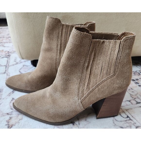 Marc Fisher Women's Sz. 9.5 Tan Suede Alva Heeled Pointed Toe Ankle Booties - Picture 1 of 7